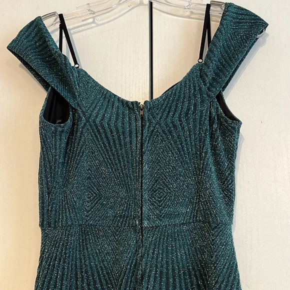 City Triangles Metallic Off The Shoulder Deep V-Neck Formal Evening Gown Sz 4 - Picture 11 of 16